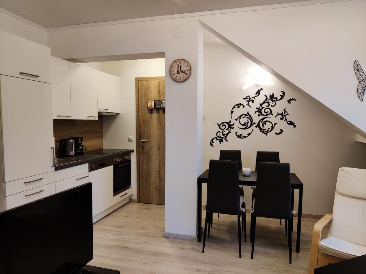 Holiday Home In Quiet Beautiful Area With Two Separate, Modern, Furnished Apartments Deutsch-Wagram Zewnętrze zdjęcie