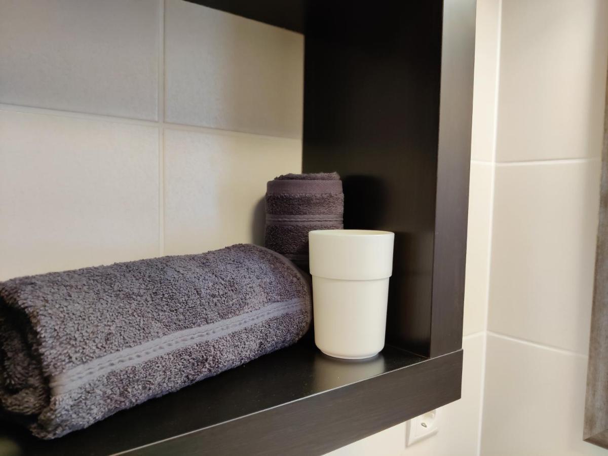 Holiday Home In Quiet Beautiful Area With Two Separate, Modern, Furnished Apartments Deutsch-Wagram Zewnętrze zdjęcie