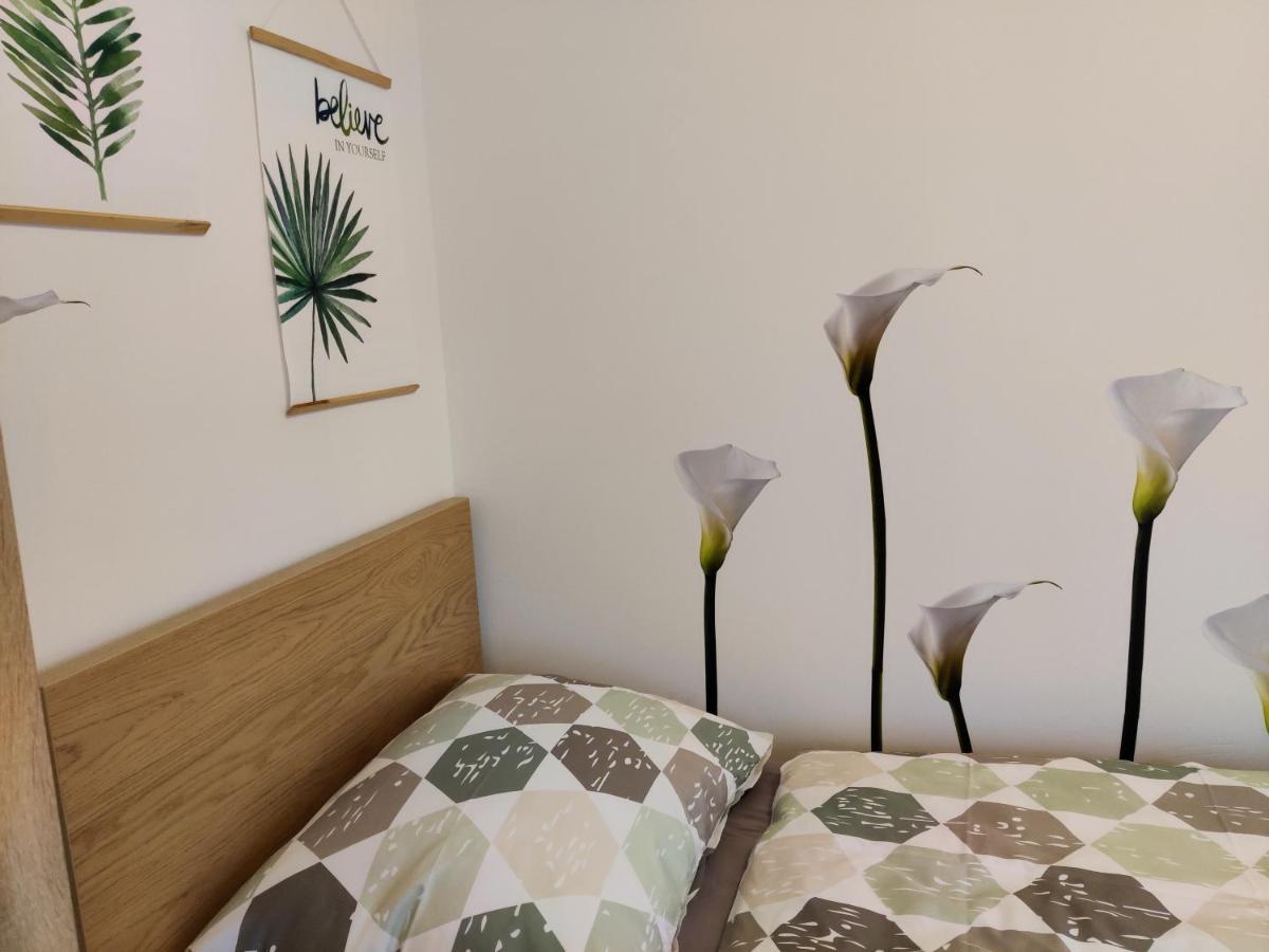 Holiday Home In Quiet Beautiful Area With Two Separate, Modern, Furnished Apartments Deutsch-Wagram Zewnętrze zdjęcie